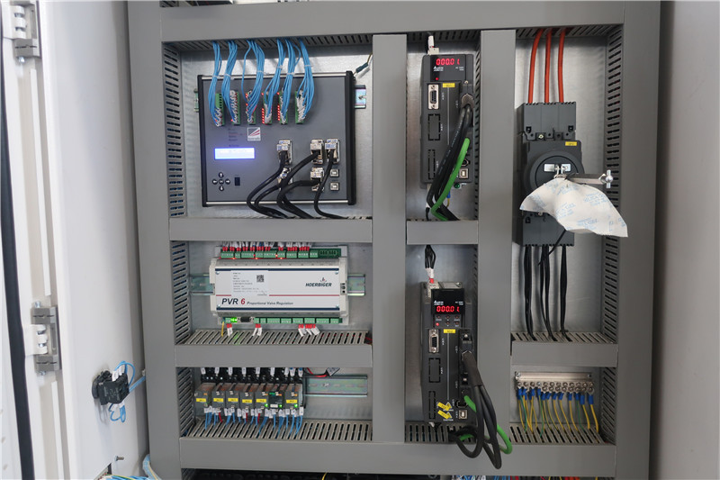 All electrical from Europe អគ្គិសនីទាំងអស់មកពីអឺរ៉ុប។