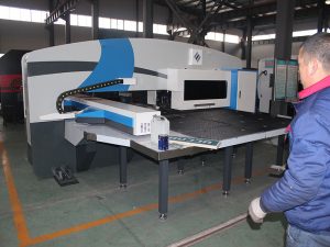 servo ប្រភពថាមពលនិងបានប្រើ amada cnc បឺរបាសដាល់ចុច