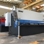 ម៉ាស៊ីនកាត់ធារាសាស្ត្រ 12mm ដែកកាត់ដែកអ៊ីណុក 2500mm