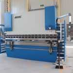 ចិន Wc67y 40t បានធ្វើម៉ាស៊ីនថតបត់ដោយប្រើដៃធ្វើសកម្មភាពហ្វ្រាំងចុចពត់ជើងដីនៅក្នុងស្តុក