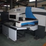 រចនាប័ទ្ម trumpf cnc ដាល់គ្រាប់កាំភ្លើងចុចរន្ធដោតដោយស្វ័យប្រវត្តិតម្លៃម៉ាស៊ីន